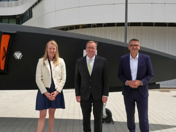 (from left): Stephanie Lingemann, Federal Minister of Defence Boris Pistorius and Oliver Dörre (CEO at HENSOLDT).